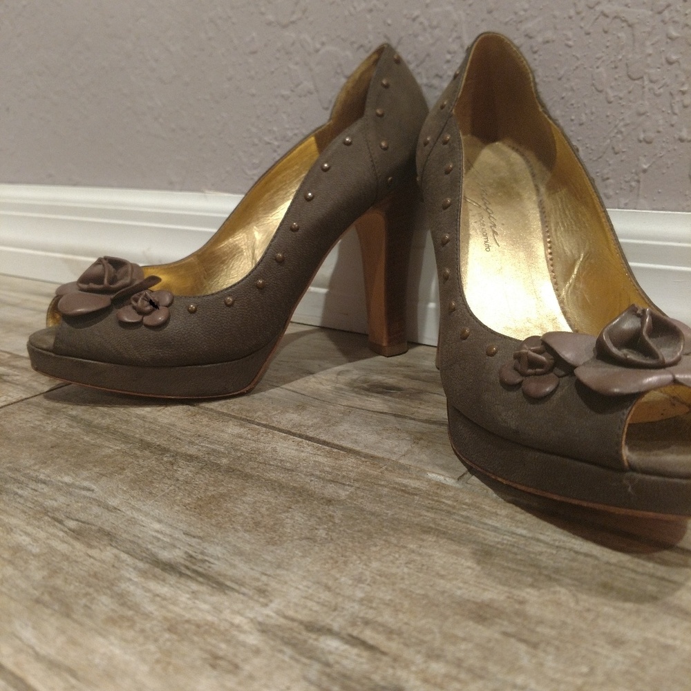 Vince Camuto imagine leather flower toe pumps with